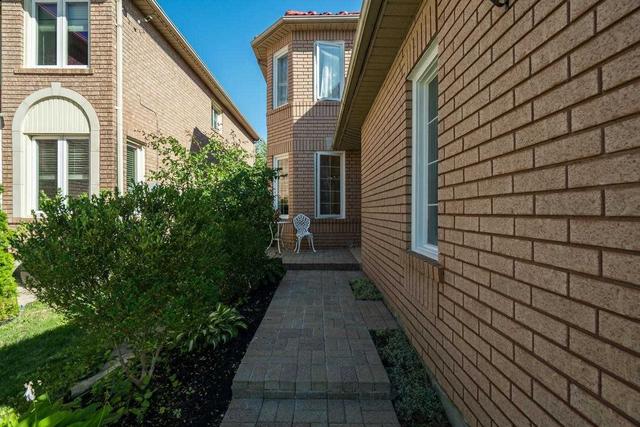 3818 Cedar Hedge Rise, House detached with 4 bedrooms, 3 bathrooms and 5 parking in Mississauga ON | Image 12