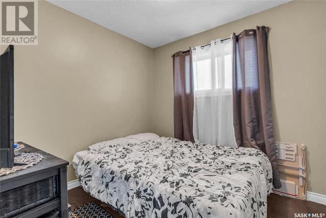 74 Dominion Crescent, House detached with 4 bedrooms, 2 bathrooms and null parking in Saskatoon SK | Image 4