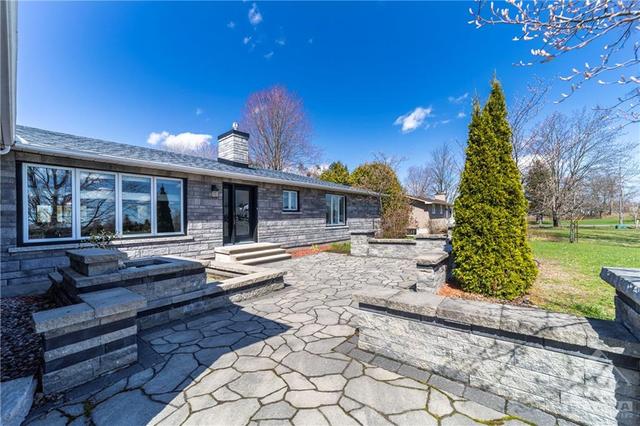 2127 Kingsley Street, House detached with 4 bedrooms, 3 bathrooms and 10 parking in Clarence Rockland ON | Image 2