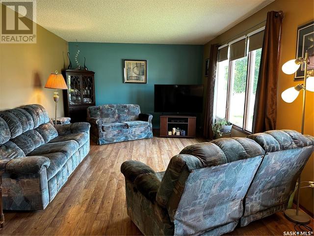106 2nd Avenue E, House detached with 4 bedrooms, 2 bathrooms and null parking in Lampman SK | Image 10