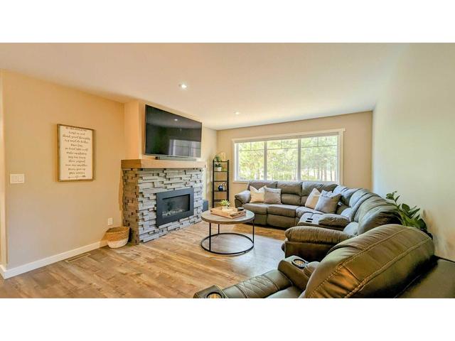 228 Shadow Mountain Boulevard, House detached with 6 bedrooms, 3 bathrooms and 6 parking in Cranbrook BC | Image 2