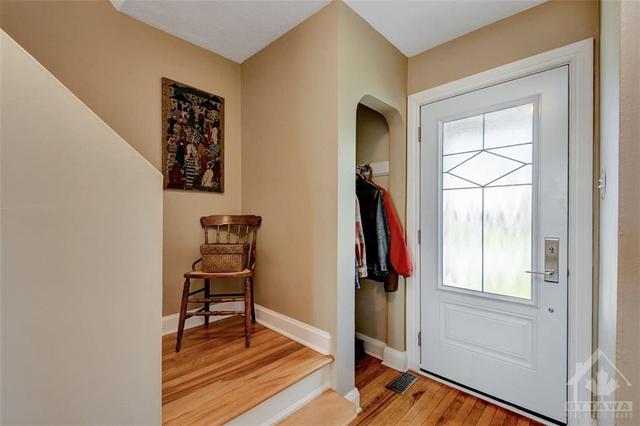 596 Wolffdale Crescent, House detached with 3 bedrooms, 2 bathrooms and 3 parking in Ottawa ON | Image 2