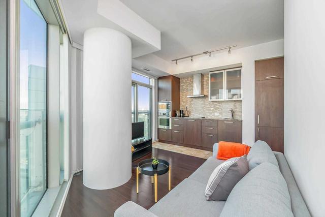 5211 - 14 York St, Condo with 1 bedrooms, 1 bathrooms and 0 parking in Toronto ON | Image 6
