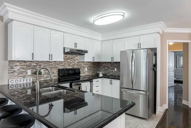 295 Deepsprings Cres, House semidetached with 4 bedrooms, 4 bathrooms and 5.5 parking in Vaughan ON | Image 2