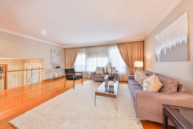 899 Hollowtree Cres, House detached with 4 bedrooms, 3 bathrooms and 6 parking in Mississauga ON | Image 3