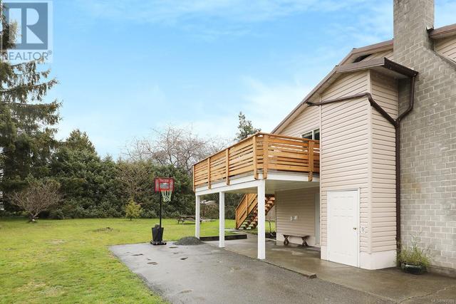 2716 Virginia Dr, House detached with 4 bedrooms, 2 bathrooms and 3 parking in Comox Valley B (Lazo North) BC | Image 38