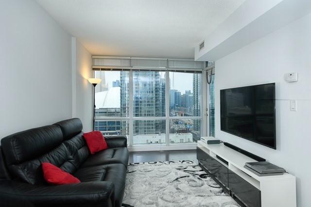 2307 - 15 Fort York Blvd, Condo with 1 bedrooms, 1 bathrooms and 1 parking in Toronto ON | Image 3