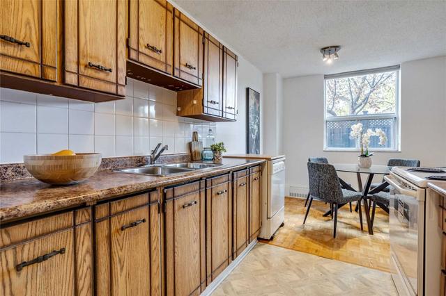 102 - 1071 Woodbine Ave, Condo with 2 bedrooms, 1 bathrooms and 1 parking in Toronto ON | Image 3