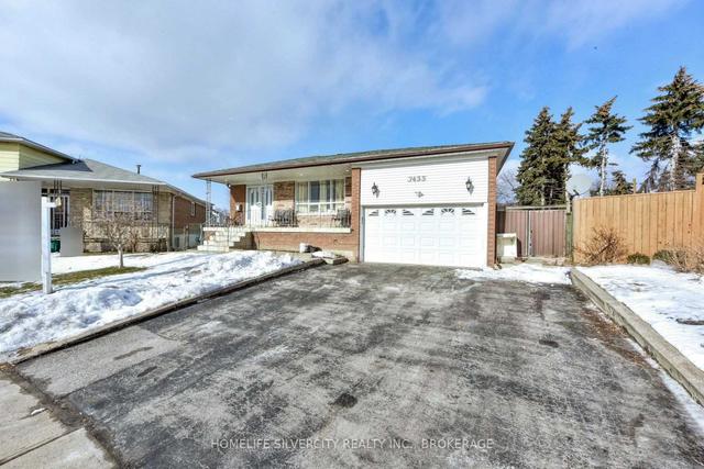 7433 Sills Rd, House detached with 4 bedrooms, 3 bathrooms and 4.5 parking in Mississauga ON | Image 1
