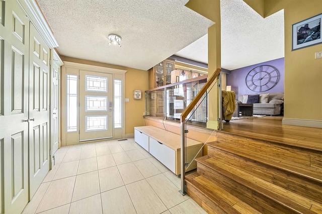11 Lorraine Crt, House detached with 3 bedrooms, 2 bathrooms and 5 parking in Clarington ON | Image 36
