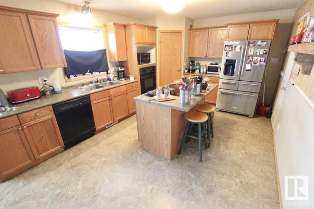 5075 47 Av, House detached with 5 bedrooms, 3 bathrooms and null parking in Lamont AB | Image 4