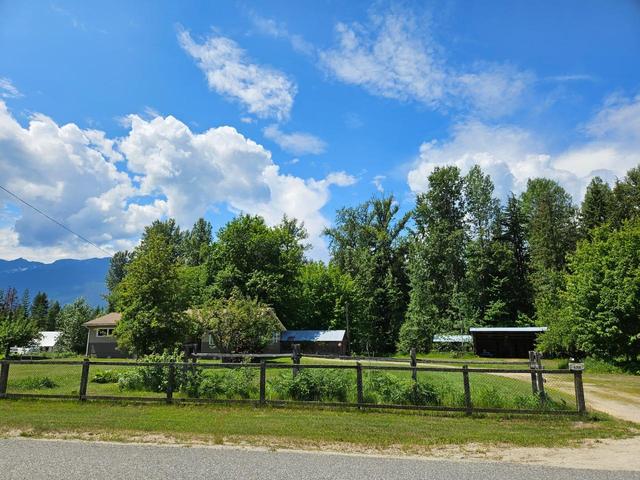 432 Alexander Road, House detached with 3 bedrooms, 1 bathrooms and 5 parking in Central Kootenay K BC | Image 4
