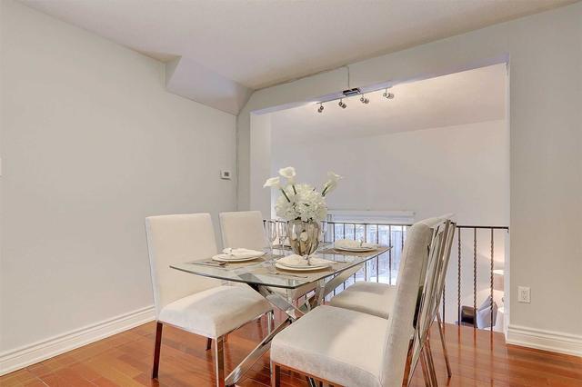 16 Timberbank Blvd, Townhouse with 3 bedrooms, 2 bathrooms and 3 parking in Toronto ON | Image 22