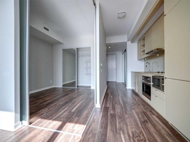 3310 - 101 Peter St, Condo with 1 bedrooms, 1 bathrooms and 0 parking in Toronto ON | Image 5