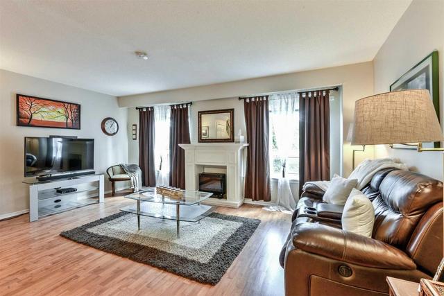 71 Moregate Cres, Townhouse with 3 bedrooms, 3 bathrooms and 1 parking in Brampton ON | Image 4
