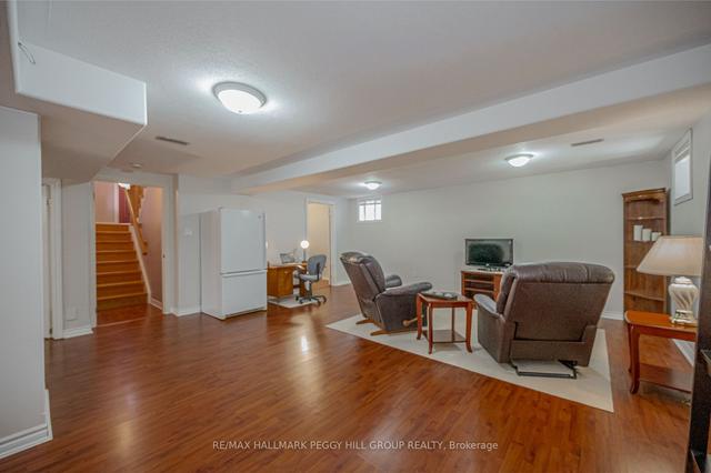 68 Bird St, House detached with 2 bedrooms, 2 bathrooms and 4 parking in Barrie ON | Image 6
