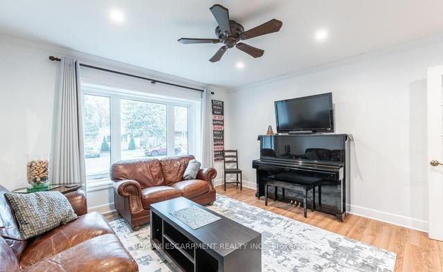 12 West 21st St, House detached with 3 bedrooms, 2 bathrooms and 6 parking in Hamilton ON | Image 3