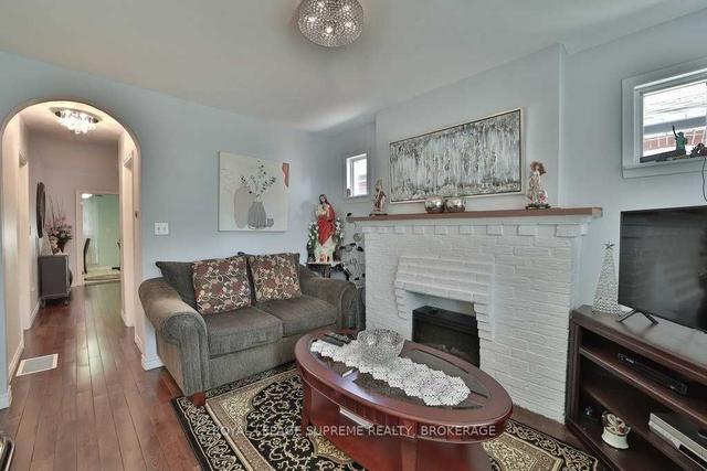 70 Bicknell Ave, House detached with 2 bedrooms, 2 bathrooms and 2 parking in Toronto ON | Image 33
