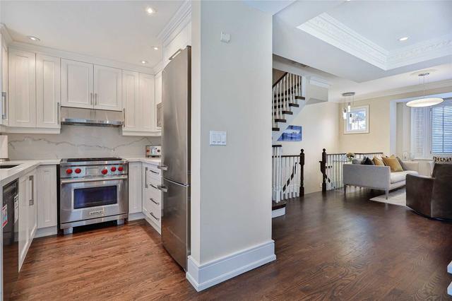 35f Spruce St, House attached with 2 bedrooms, 3 bathrooms and 2 parking in Toronto ON | Image 9