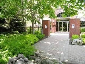 lph 4 - 25 Fairview Rd W, Condo with 2 bedrooms, 2 bathrooms and 2 parking in Mississauga ON | Image 5