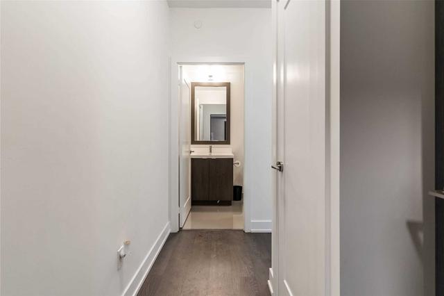 4206 - 7 Mabelle Ave, Condo with 1 bedrooms, 1 bathrooms and 1 parking in Toronto ON | Image 3