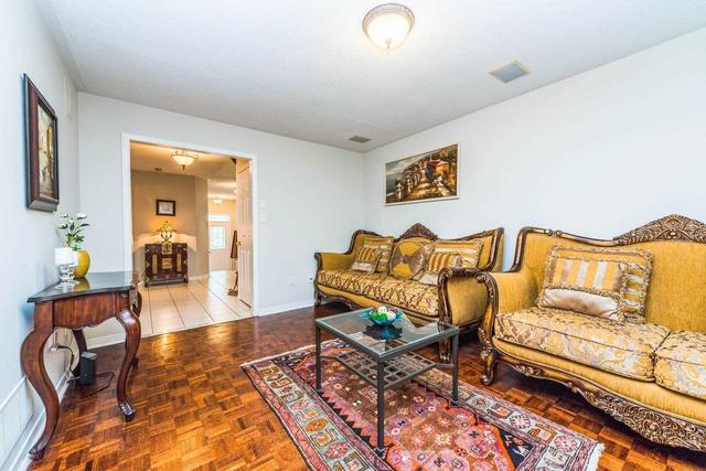 5522 Woodchase Cres, House detached with 3 bedrooms, 4 bathrooms and 5 parking in Mississauga ON | Image 3