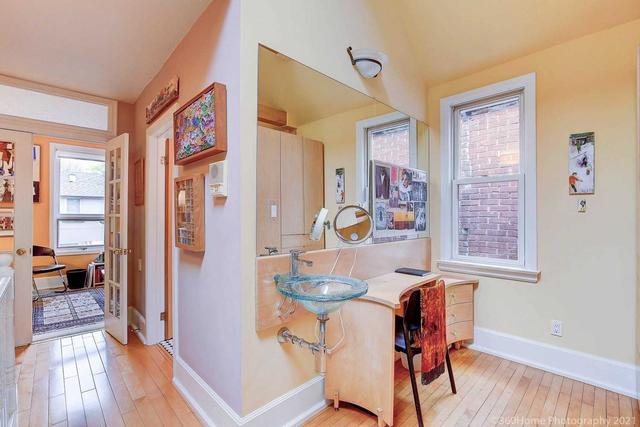 327 Lippincott St, House detached with 2 bedrooms, 2 bathrooms and 0 parking in Toronto ON | Image 6