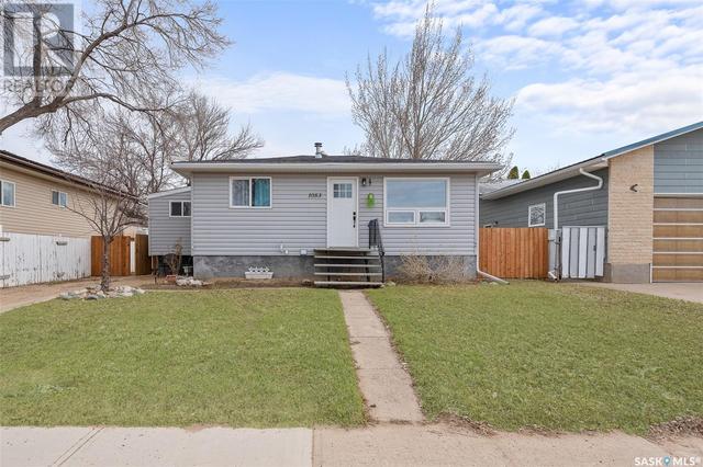 1053 Vaughan Street Sw, House detached with 3 bedrooms, 2 bathrooms and null parking in Moose Jaw SK | Image 3