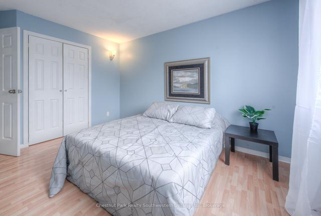 10 - 325 Northlake Dr, Condo with 2 bedrooms, 1 bathrooms and 1 parking in Waterloo ON | Image 11