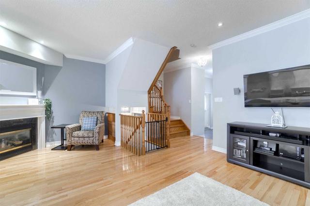 10 Daniel Reaman Cres, House attached with 3 bedrooms, 3 bathrooms and 3 parking in Vaughan ON | Image 25