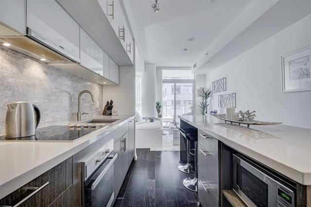 1003 - 8 Mercer St, Condo with 0 bedrooms, 1 bathrooms and 0 parking in Toronto ON | Image 1