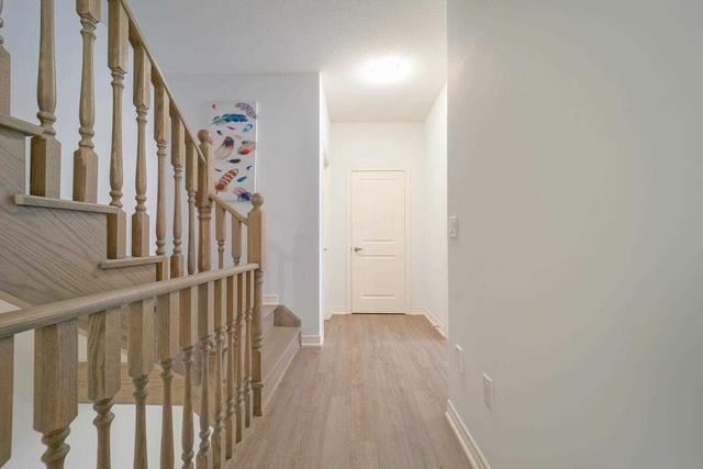 435 Brooklyn Common St, House attached with 3 bedrooms, 3 bathrooms and 2 parking in Oakville ON | Image 2