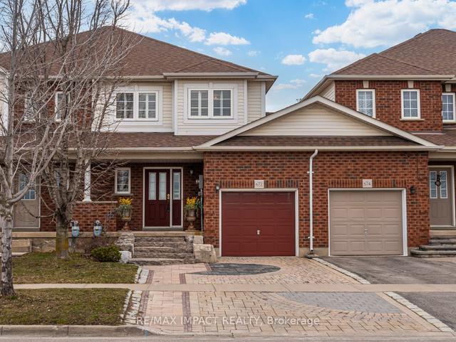 672 Coldstream Dr, House attached with 3 bedrooms, 4 bathrooms and 3 parking in Oshawa ON | Image 1