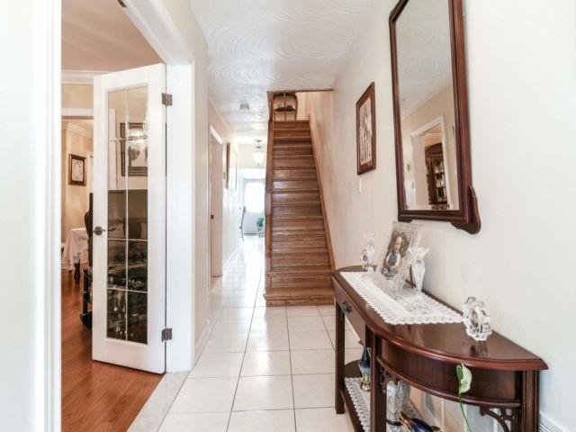 124 Nairn Ave, House detached with 3 bedrooms, 2 bathrooms and 2 parking in Toronto ON | Image 3