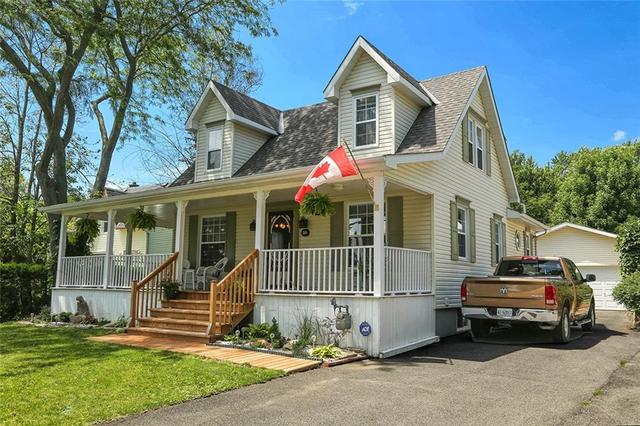 86 Lakeshore Drive, House detached with 3 bedrooms, 2 bathrooms and 4 parking in South Dundas ON | Image 2