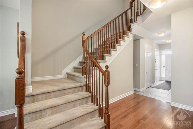 4027 Kelly Farm Drive, Townhouse with 3 bedrooms, 3 bathrooms and 2 parking in Ottawa ON | Image 5