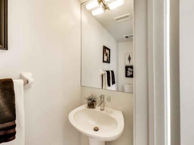 th12 - 19 Anndale Dr, Townhouse with 3 bedrooms, 3 bathrooms and 2 parking in Toronto ON | Image 3