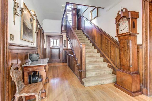 228 Stibbard Ave, House detached with 7 bedrooms, 4 bathrooms and 4 parking in Toronto ON | Image 7