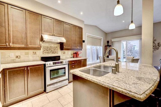 2374 Stone Glen Cres, House semidetached with 3 bedrooms, 4 bathrooms and 4 parking in Oakville ON | Image 14
