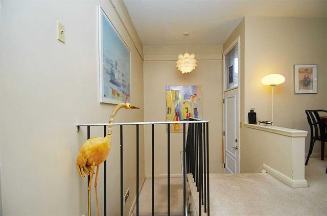 19 Hardwick Crt, House detached with 3 bedrooms, 2 bathrooms and 3 parking in Toronto ON | Image 39