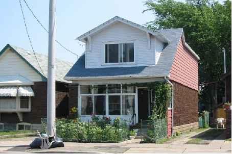 1211 Broadview Ave, House detached with 3 bedrooms, 2 bathrooms and 1 parking in Toronto ON | Image 1