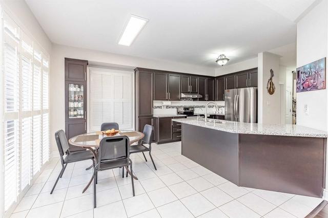 211 Rutherford Rd, House detached with 4 bedrooms, 4 bathrooms and 6 parking in Bradford West Gwillimbury ON | Image 2