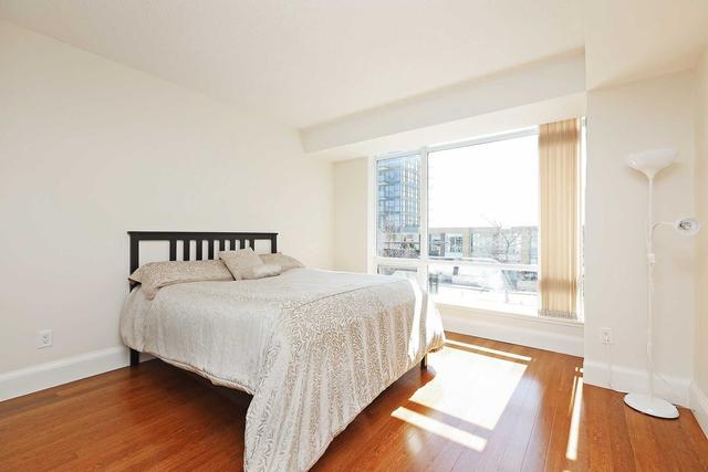 th05 - 25 Singer Crt, Townhouse with 3 bedrooms, 3 bathrooms and 1 parking in Toronto ON | Image 5