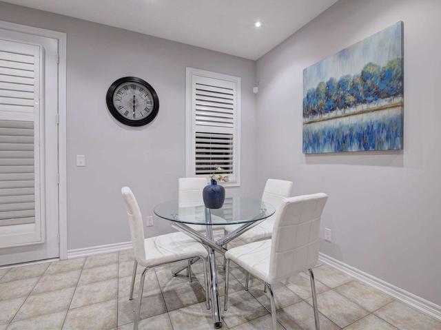 42 Soccavo Cres, Townhouse with 4 bedrooms, 4 bathrooms and 2 parking in Brampton ON | Image 3
