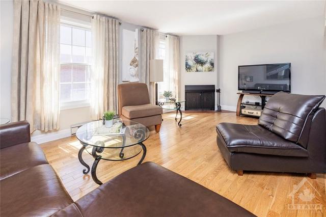 52 Appleby Private, Townhouse with 3 bedrooms, 3 bathrooms and 3 parking in Ottawa ON | Image 9
