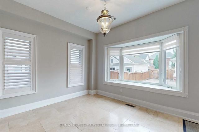 30 Woodgrove Tr, House detached with 4 bedrooms, 4 bathrooms and 2 parking in Markham ON | Image 2