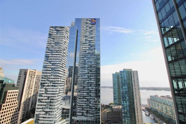 2110 - 100 Harbour St, Condo with 3 bedrooms, 2 bathrooms and 0 parking in Toronto ON | Image 7