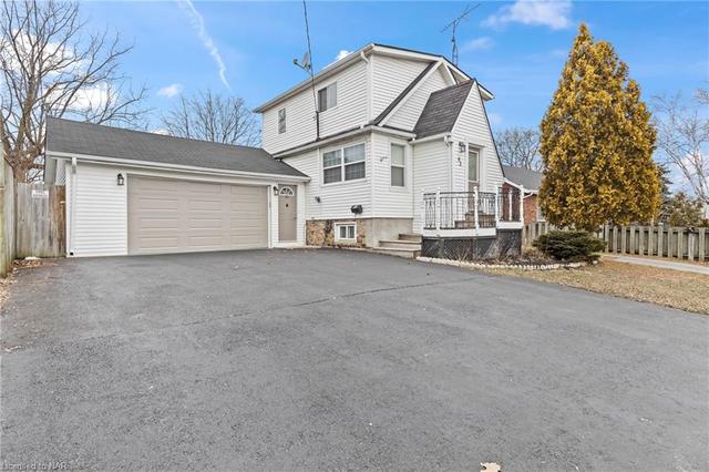 63 Lorne Street, House detached with 3 bedrooms, 2 bathrooms and 6 parking in St. Catharines ON | Image 1