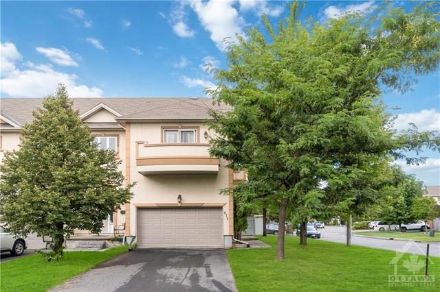 975 Gosnell Terrace, Townhouse with 4 bedrooms, 3 bathrooms and 3 parking in Ottawa ON | Image 2