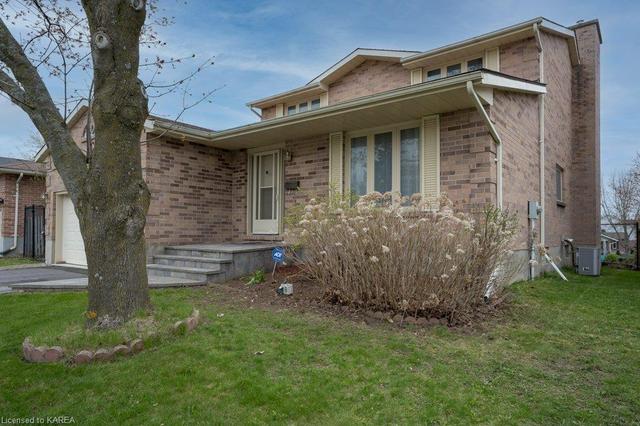 1229 Humberside Drive, Home with 3 bedrooms, 3 bathrooms and null parking in Kingston ON | Image 2
